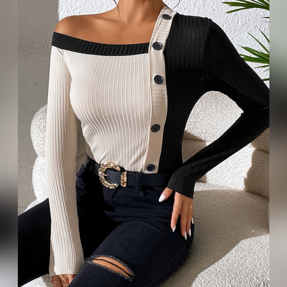 One Shoulder Contrast Buttoned Blouse - Picture 4 of 5